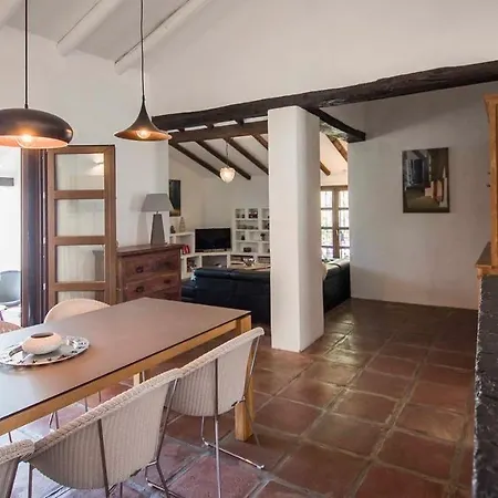 Cipreses Villa